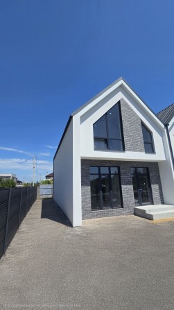 Продаж сучасного таунхауса 125 м² у Лісках (власне подвір'я, закрита територія) - фото 1
