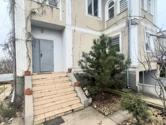 Продається 2-поверховий будинок у смт. Великодолинське (СК "Схід"). Великодолинське