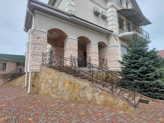 Продається 4 поверховий будинок в житловому масиві Совіньйон - 2 Лиманка