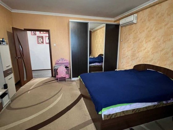Продам будинок 204 м², ділянка – 10 соток у Великодолинському Великодолинське