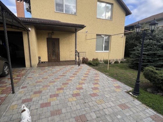 Готовый дом в Фонтанке . 215 кв м , 10 соток ,три спальни , двор , паркоместо , газ , индивидуальное Фонтанка