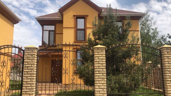 Продається будинок в Совіньйоні з гаражем та дуплексом. - фото 1