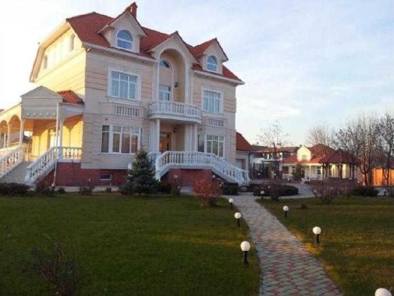 Великий будинок в Совіньйоні + гостьовий будинок та басейн. Лиманка