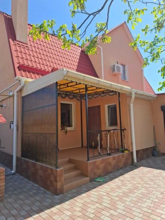 Продаж в с.Нерубайському гарного будинку в центрі Наті, вул Корольова, заїзджай і живи, землі 9.17 с - фото 1