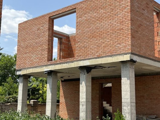 Продам дом на Саксаганского. Цена 975 $ м2. Кирпич. Участок! Рассрочка