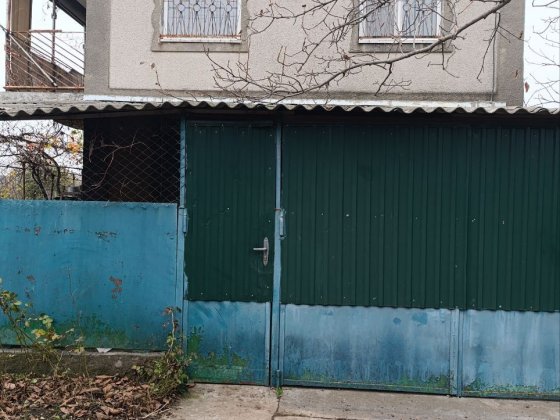 Крепкий дом 85 м² с гаражом, подвалом и колодцем — $35 000 Светлое