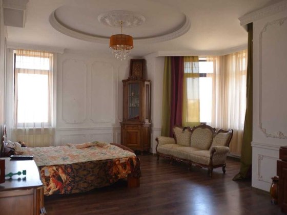 Продається будинок 850 m2 в Совіньйоні за ціною ділянки | 20 соток. Лиманка