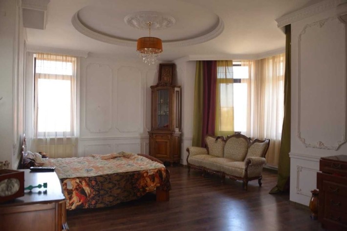 Продається будинок 850 m2 в Совіньйоні за ціною ділянки | 20 соток. - фото 1