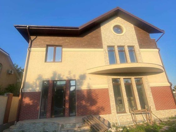 Комфортний будинок в Совіньйоні під чистове оздоблення. Лиманка