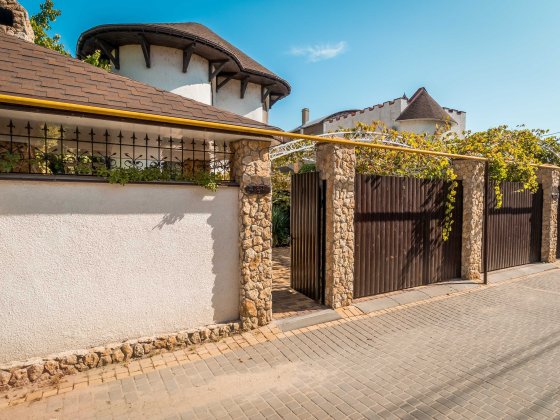 ПРОДАМ Приватну віллу біля моря, Twin House, 2 незалежні апартаменти, Кароліно-Бугаз
