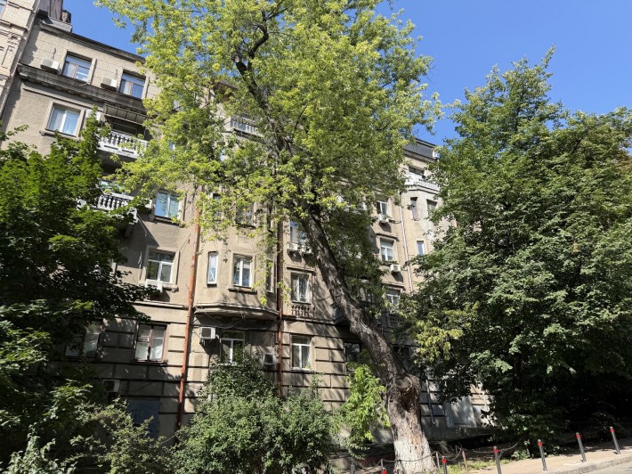 Продам 2 кімнатну квартиру в Центрі вул. Богдана Хмельницького 78. - фото 1