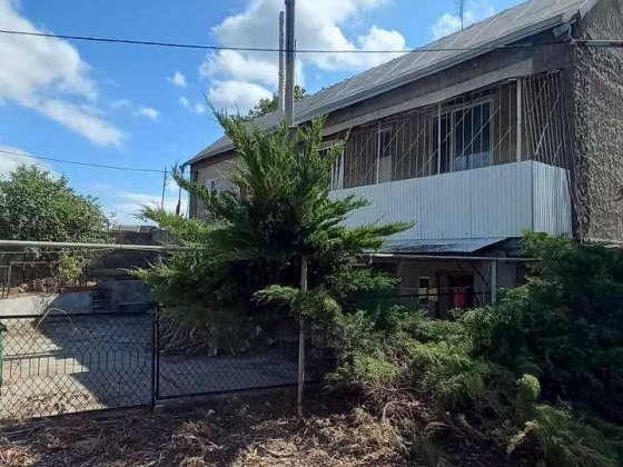 Продам  большой 500м2 капитальный дом 8 комнат  в центре село Усатово (10км от Одессы) с участком 8  Усатове