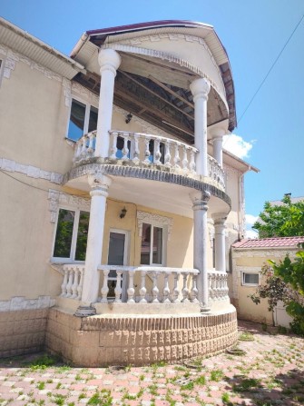 Продаж 3 поверхового будинку з верандою і ділянкою - фото 1