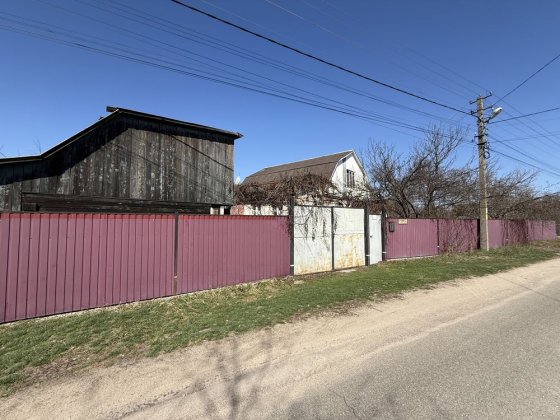 с.Червоне, будинок з газом + всі комунікації, податок мінімальний, 25 соток землі! Буча