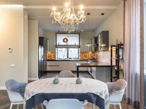 Продається сучасний будинок 290 м² з 3 терасами та 2 камінами на 14 сотках у Бучі Буча