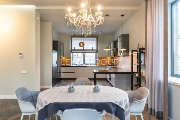 Продається сучасний будинок 290 м² з 3 терасами та 2 камінами на 14 сотках у Бучі - фото 1