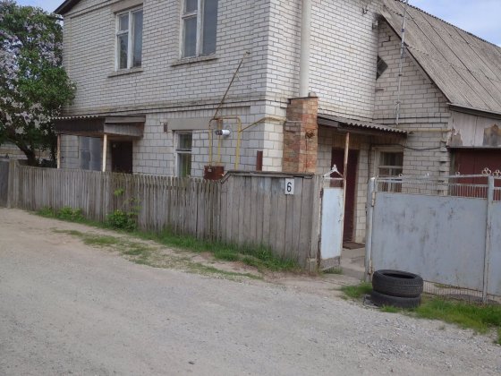 Продам півбудинку,Бровари ,пекарня 50000у.о.