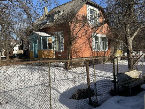 Продам будинок коло річки,в центрі міста