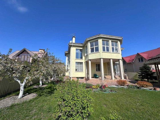 Продаж 2 поверхового будинку з ділянкою на 10 соток, 464 кв. м, 14 кімнат Бровари