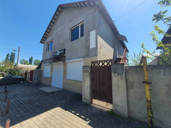 Продам дом в центре города .