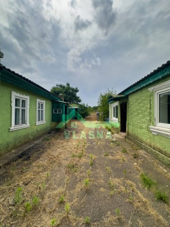 Продається будинокна центральній вулиці під бізнес , з ділянкою 31 сотка Великий Дальник - фото 1