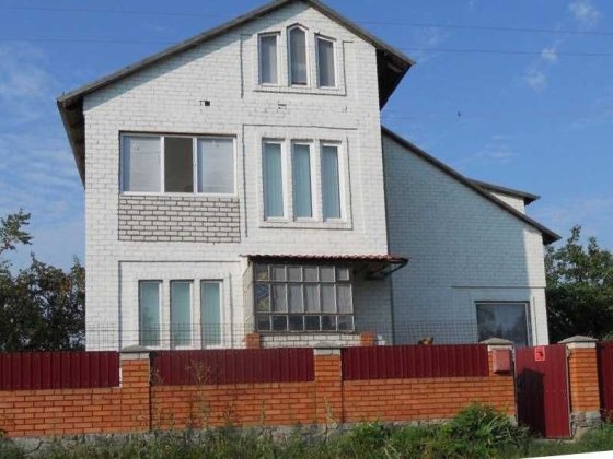 Продам свій будинок в центрі міста Глобино