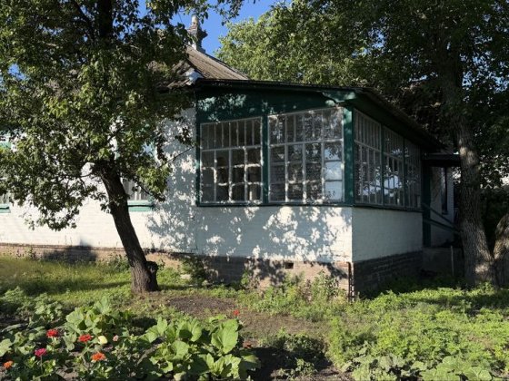 Продається цегляний будинок у смт Котельва, Полтавська область. Газ, світло, затишне подвір’я. Детал Котельва