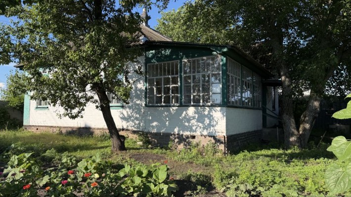 Продається цегляний будинок у смт Котельва, Полтавська область. Газ, світло, затишне подвір’я. Детал - фото 1