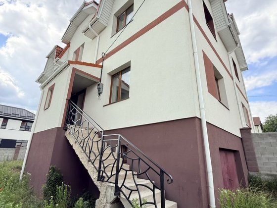 Продається 3-кімнатний котедж в Колоденці з гаражем Колоденка