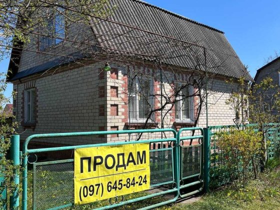 Продам дачний будинок з мансардним поверхом і гаражем біля Нової Українки Новая Украинка