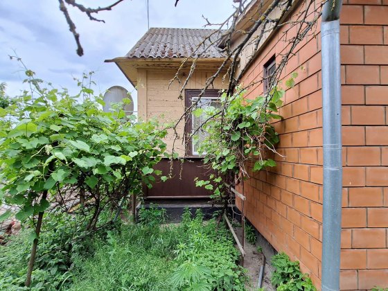 Продам будинок, гараж, земельну ділянку в смт.Клевань, Рівненський район.