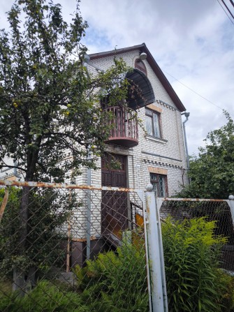 Продаж добротного цегляного будинку 130 м² в Бучі недалеко від Центрального Парку. Індивідуальне газ - фото 1