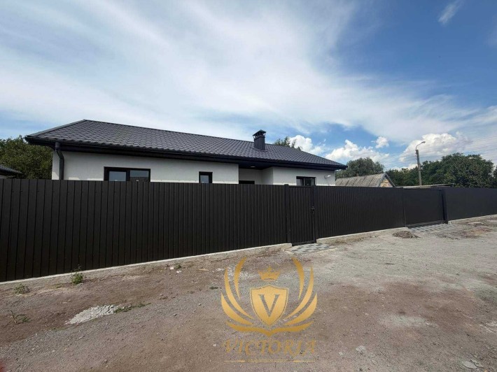 Продам новий сучасний будинок неподалік від центру міста! - фото 1