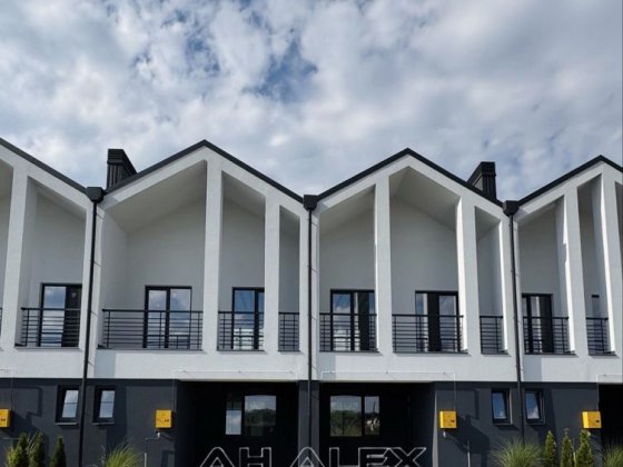 Продам сучасний таунхаус військбуд