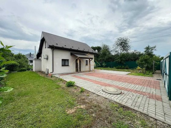 Дачний будинок з землею в межах міста,поруч річка. Ивано-Франковск