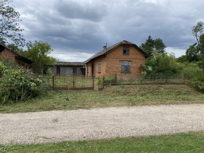 Продаж будинку з великою ділянкою - фото 1