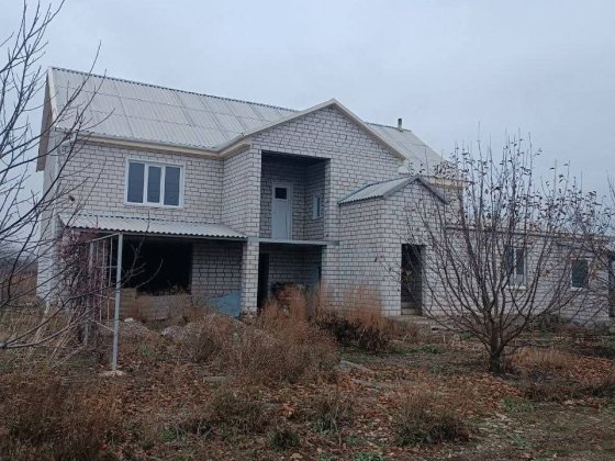 Продам 2-поверховий будинок без внутрішніх робіт