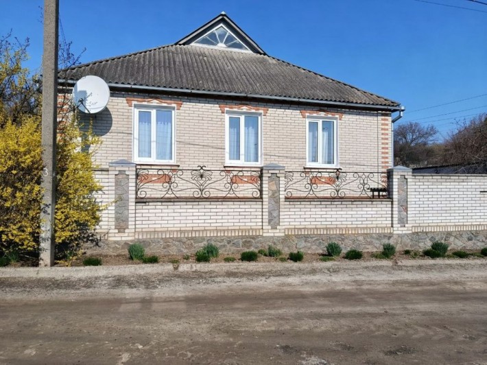Продам будинок в спокійному центрі міста - фото 1