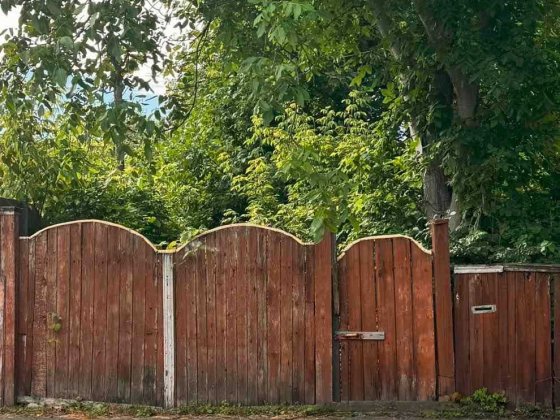 Продається міцний будинок на великій приватизованій земельній ділянці біля Харкова! Коротич