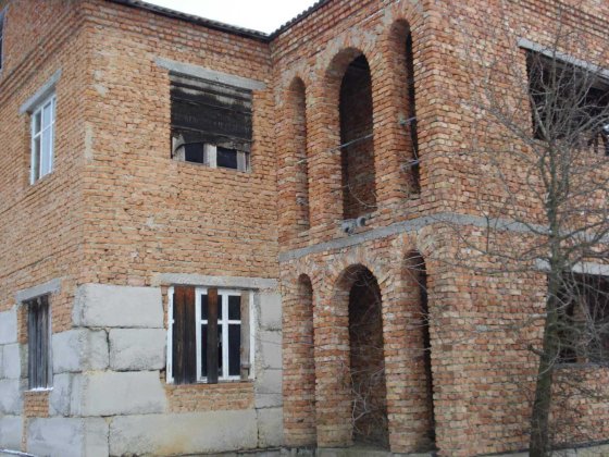 БУДИНОК,  земельна ділянка 30 сот. в мальовничому місці Красилов