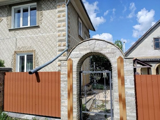 ПРОДАЖ будинку в мікрорайоні ЛЕЗНЕВО . Зручне розташування: лише в 5 хвилинах пішки до зупинки грома Давыдковцы