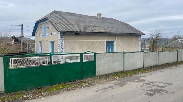 Продається будинок в центрі м. Сатанів - фото 1