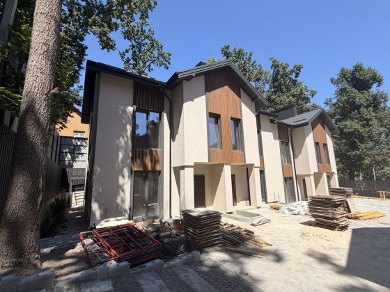 Продам кутовий таунхаус в Ірпені біля парку Незнайки Газифікований Преміум якість Ирпень