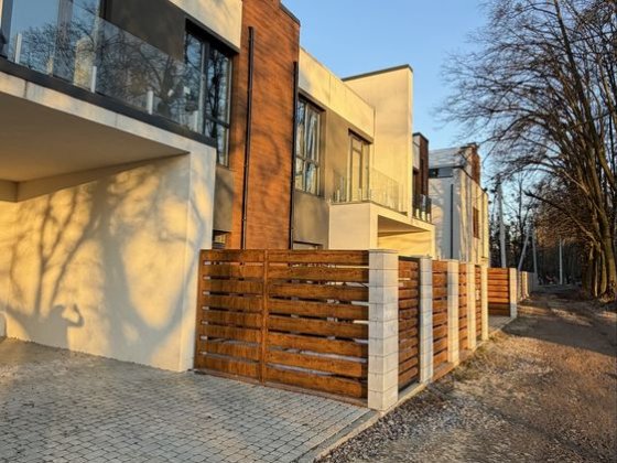 Продаж таунхаусу з приватним виходом до міського озера Ивано-Франковск
