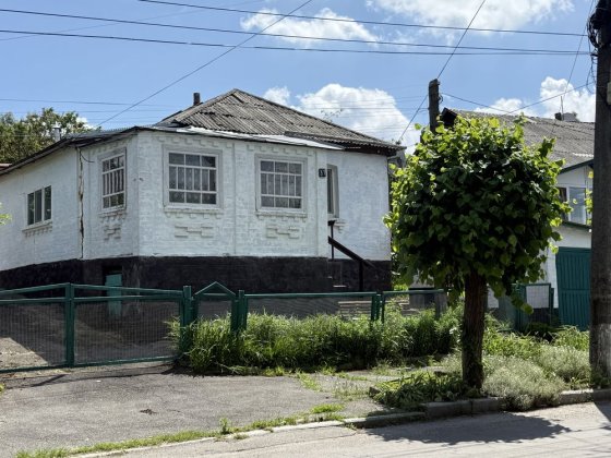 Будинок з двома окремими входами та присадибною ділянкою по вул.Замкова,37 м.Тальне Тальное