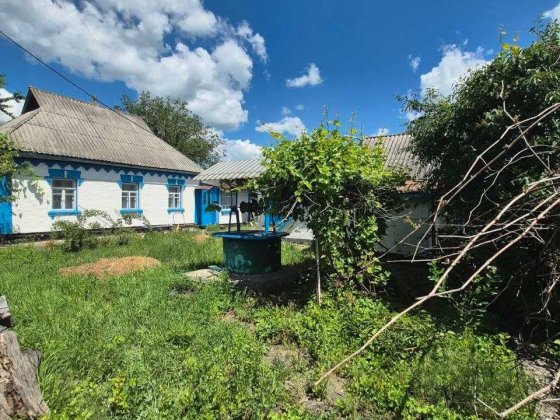 Продам будинок на 6 сотках із господарськими спорудами,  район автостанції Тальное