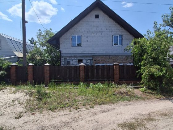 Терміновий продаж дачі  в мальовничому місці , біля річки. Лозівок