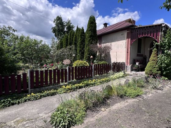 Продаж затишного будинку в центрі села Мошни Мошни