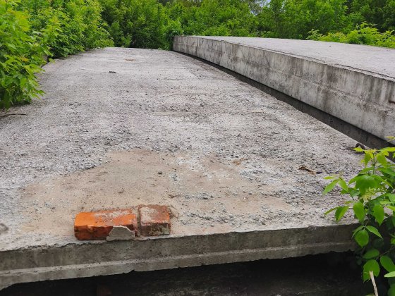 Продам територію з будівельними матеріалами. Плити перекриття 6х1.5,  12х3, ригіля 9м та 12м блоки с Ичня