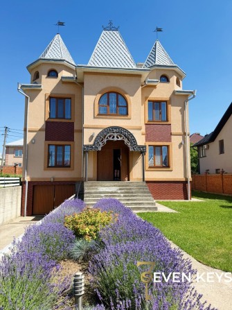 Продаж 2 поверхового будинку з гаражем і ділянкою на 10 соток, 218м² - фото 1